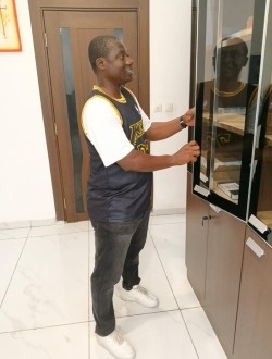 Douglas's profile, a single 40-year-old a man in Cocody