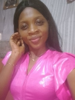 Divine's profile, a single 35-year-old a woman in Douala