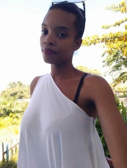 Lounah's profile, a single 30-year-old a woman in 1ER Arrondissement