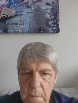 Roger's profile, a single 84-year-old a man in Montréal