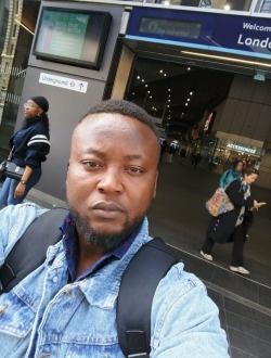 Makel's profile, a single 40-year-old a man in London