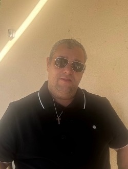 Michael's profile, a single 42-year-old a man in Le Lardin-Saint-Lazare