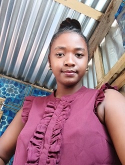 Maria's profile, a single 18-year-old a woman in Abercrombie