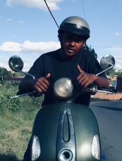 Loïc's profile, a single 18-year-old a man in Antananarivo