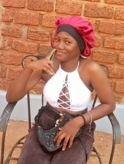 Olivia's profile, a single 19-year-old a woman in Petit Abidjan-Youkou