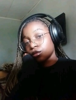 Lucie's profile, a single 21-year-old a woman in Libreville