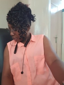 Helvitie's profile, a single 45-year-old a woman in N'Djamena