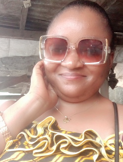 Gina's profile, a single 35-year-old a woman in Douala