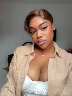 Mine's profile, a single 24-year-old a woman in Douala