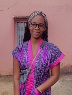 Sandra's profile, a single 22-year-old a woman in Abom