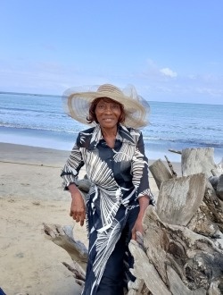 Yvonne's profile, a single 57-year-old a woman in Yaoundé