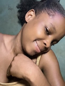 Bassira's profile, a single 27-year-old a woman in 1200 Logements