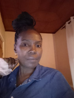 Oriole's profile, a single 40-year-old a woman in Douala