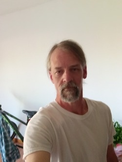 Mike's profile, a single 43-year-old a man in Springfield