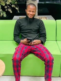 Cláudio's profile, a single 30-year-old a man in Cairo
