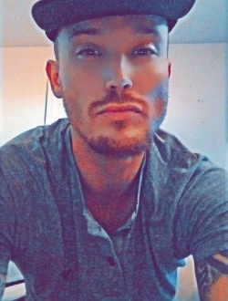 Locally's profile, a single 33-year-old a man in Yuma
