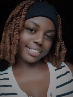 Lona's profile, a single 21-year-old a woman in Yaoundé