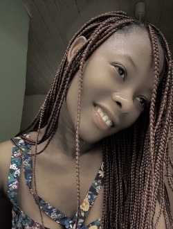 Carine's profile, a single 29-year-old a woman in 1200 Logements