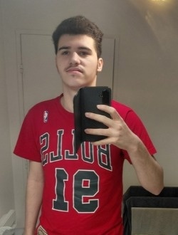 Axel's profile, a single 18-year-old a man in Orléans