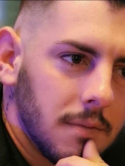 Sam's profile, a single 42-year-old a man in Paris