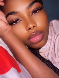 Meltem's profile, a single 24-year-old a woman in Yaoundé