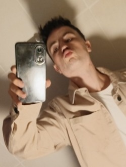 Max's profile, a single 23-year-old a man in Namur