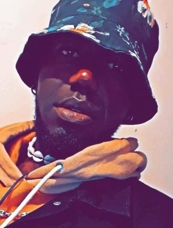Emmanuel's profile, a single 25-year-old a man in Marseille