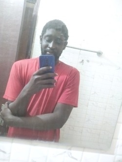 Ibou's profile, a single 21-year-old a man in Dakar-Marine