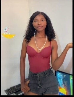 Nana's profile, a single 24-year-old a woman in Antananarivo