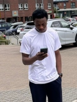 Lazaro's profile, a single 28-year-old a man in Hamberg