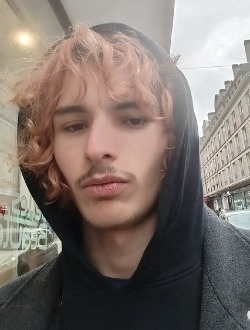 Florian's profile, a single 18-year-old a man in Carhaix-Plouguer