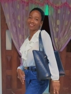 Ange's profile, a single 27-year-old a woman in Yaoundé