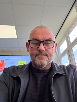 Chris's profile, a single 48-year-old a man in Mons