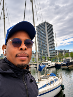 Azab's profile, a single 55-year-old a man in De Panne