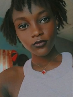 Dina's profile, a single 22-year-old a woman in Lomé