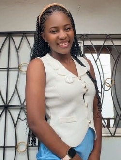 Steph's profile, a single 22-year-old a woman in Douala