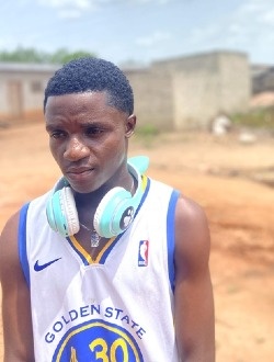 Yann's profile, a single 26-year-old a man in Sinfla