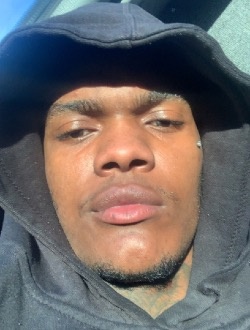 Black Dude's profile, a single 23-year-old a man in Sherbrooke