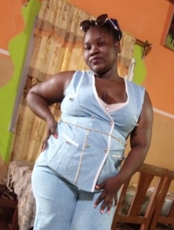 Sonita's profile, a single 23-year-old a woman in Douala