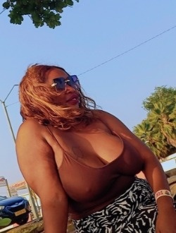 Kiss's profile, a single 36-year-old a woman in Abas