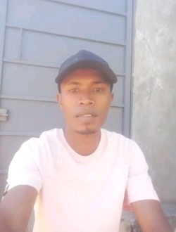 Randrianantoaninarivo's profile, a single 33-year-old a man in Amborovy