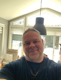 Martin's profile, a single 54-year-old a man in Québec