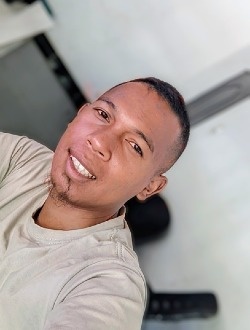 A.llb's profile, a single 29-year-old a man in Iavoloha