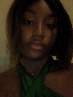Laure's profile, a single 26-year-old a woman in Douala