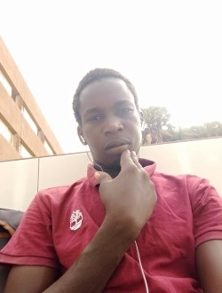 Milk's profile, a single 32-year-old a man in Afé