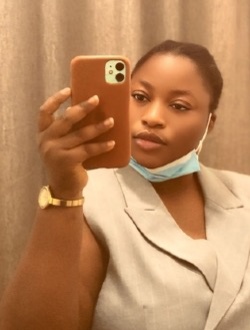 Marie's profile, a single 28-year-old a woman in 1200 Logements