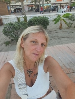 Angelique's profile, a single 46-year-old a woman in Charleroi