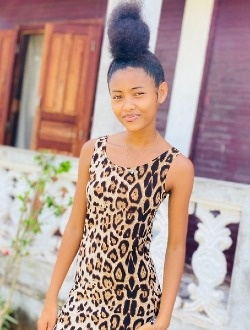 Tania's profile, a single 18-year-old a woman in Sambava