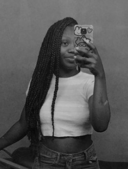 Angela's profile, a single 20-year-old a woman in Antananarivo