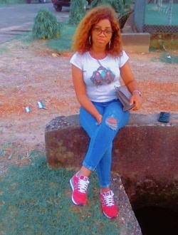 Sophie's profile, a single 35-year-old a woman in Douala